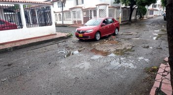 Son varias las calles de Ceiba II que están en pésimo estado y que hace años requieren mantenimiento./ Foto: Cortesía/La Opinión
