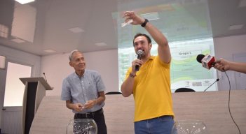German 'el burrito' González (izquierda) y Oscar Montes, director del IMRD (derecha)