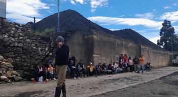 Mineros de Lobatera exigen que dejen trabajar a la empresa privada que les compra el carbón. / Foto: Anggy Polanco / La Opinión