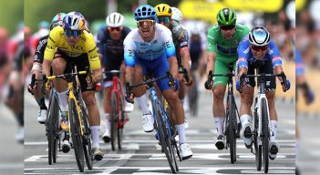 Groenewegen ganó en foto finish la tercera etapa del Tour de Francia