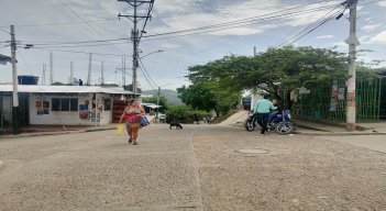 En el barrio hay dos canchas de tierra las cuales están en malas condiciones./ Fotos: Darlin Ramírez/La Opinión
