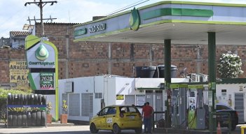 La eliminación del subsidio de la gasolina es uno de los puntos que más preocupa de la reforma./Foto Jorge Gutiérrez-La Opinión