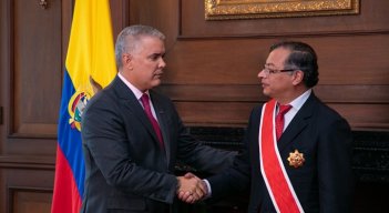 Duque condecoró a Petro, a dos días de su posesión como nuevo presidente./Foto: Colprensa