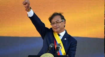 Petro se posesionó como nuevo presidente de los colombianos