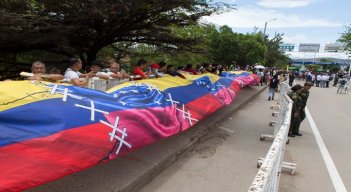 Gremios reaccionan a la reapertura de frontera