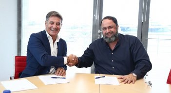 Miguel González 'Míchel' (izquierda) ya firmó con el Olympiacos.
