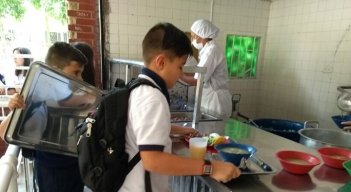 Capturan a 12 personas por presunta alteración de alimentos del PAE