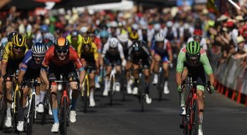 El danés Mads Pedersen (Trek) alcanzó su tercera victoria en la Vuelta a España. 