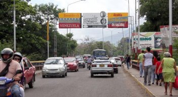 El paso fronterizo dinamizó por años la economía de ambos países.