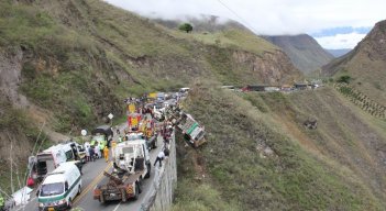 Accidente ocurrido en el norte de Nariño. Una de las primeras hipótesis es que el bus se quedó sin frenos. / Foto: Colprensa