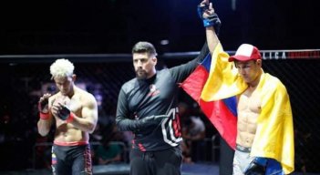 El cucuteño Jesús Castillo (derecha) tuvo que exigirse al máximo para ganarle el combate. a Dreide Bellorín.