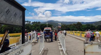 Limitaciones del horario afectan a personas que requieren atenciones a la salud de emergencia.