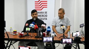 Sergio Castillo, nuevo presidente ejecutivo, fue presentado a los medios de comunicación./Foto Jorge Gutiérrez-La Opinión
