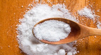 El exceso de sodio en la dieta provoca alrededor del 30% de los casos de hipertensión, y en adición, se asocia con la insuficiencia renal y la osteoporosis. / Foto: Freepik