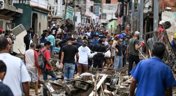 Volví a nacer" entre el barro que arrasó un pueblo de Venezuela  