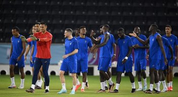 Francia espera asegurar la clasificación frente a Dinamarca que viene de empatar  en la primera fecha.