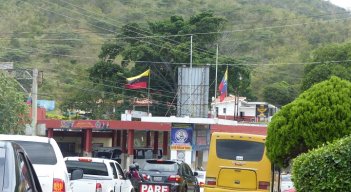 Denuncian abusos en puntos de control en la vía a la frontera. / Foto: Anggy Polanco / La Opinión