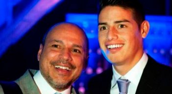 El volante colombiano James Rodríguez junto a Juan Carlos Restrepo. 