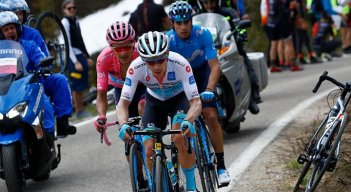 El ciclista colombiano Miguel Ángel 'Supermán' López pasa un momento difícil en su carrera deportiva.