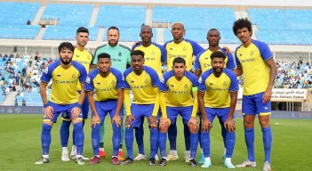 El arquero colombiano David Ospina (arriba, segundo de izquierda a derecha) tendrá como compañero a Cristiano Ronaldo en el Al-Nassr.