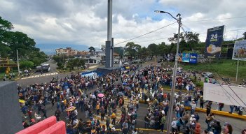 Docentes y otros empleados públicos suguen marchando en Táchira. Fotos Anggy Polanco / La Opinión 