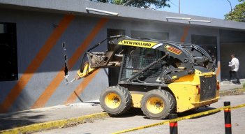  Demolición de locales comerciales en varias zonas de San Cristóbal genera polémica en la ciudad. Fotos cortesía / La Opinión 