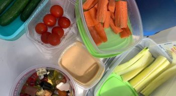 Algunos de los alimentos que consumen mientras navegan. / Foto: Cortesía / La Opinión 