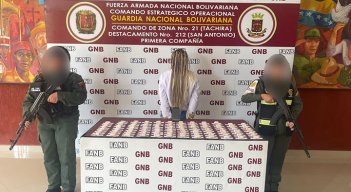 Mujer capturada con droga.