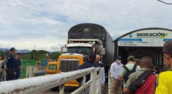 Auxiliares aduaneros tienen expectativas de que el flujo de cargamentos aumente en este segundo trimestre. Foto Anggy Polanco / La Opinión 