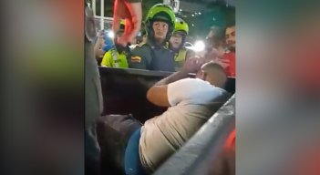 Le iban a robar el carro, enfrentó a los delincuentes y policía lo hirió./Foto: cortesía