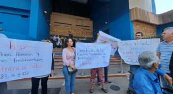 Comerciantes denuncian al alcalde de San Cristóbal ante el Ministerio Público. Fotos Anggy Polanco / La Opinión 