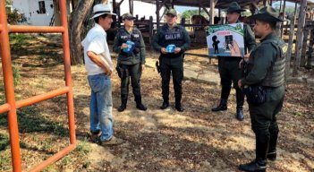 Policía de Cúcuta adelanta actividades de prevención con ganaderos