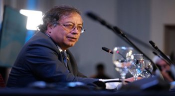 El presidente Petro controvierte con la prensa