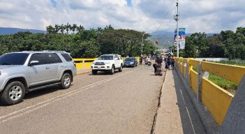 Exigen que la frontera esté abierta las 24 horas./ Foto: Anggy Polanco / La Opinión 