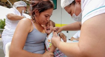 Desde los 18 meses de edad y hasta los seis años es el rango para recibir la vacuna./Foto Archivo/La Opinión