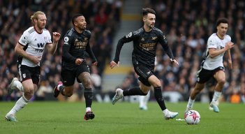 El Arsenal de Inglaterra no le da papaya al Manchester City de acercarse al primer lugar en Liga Premier.