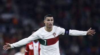 El portugués Cristiano Ronaldo volvió a ser figura con selección al marcar un doblete.