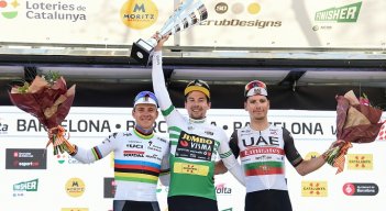 El esloveno Primoz Roglic (centro) defendió a capa y espada el liderato de la Vuelta a Cataluña 2023.