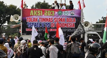 Manifestantes indonesios se oponen a la presencia de la selección Sub-20 de Israel en el Mundial de la categoría.