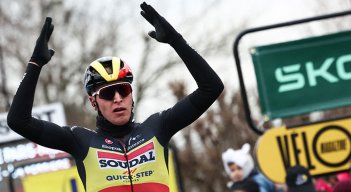 Tim Merlier, ganador de la primera etapa de la París-Niza 2023.