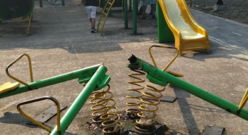 Mal estado de parque La Garita