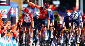 El británico Ethan Hayter (Ineos) ganó la primera etapa.