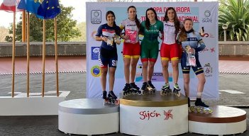 La patinadora Angie Castro (primera a la izquierda), obtuvo la medalla de bronce.