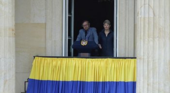 El presidente Gustavo Petro volvió a salir al balcón de la Casa de Nariño para enviar un mensaje por el Día de los Trabajadores./Foto Presidencia