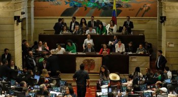 Después de horas y horas de discusión, en la madrugada de ayer finalmente el Congreso le dio luz verde al Plan de Desarrollo de Gustavo Petro./ Foto Colprensa