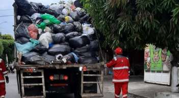 Los vehículos refuerzan la operación de recolección.
