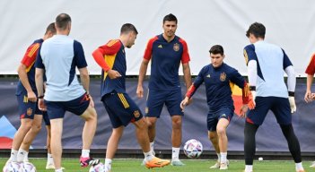 La renovada selección española de fútbol quiere sumar un nuevo título a sus vitrinas. 