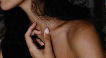 Las mujeres tienen ocho veces más probabilidades de tener trastornos de la tiroides  que los hombres y el hipotiroidismo es especialmente común entre ellas.