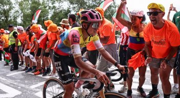 El ciclista ecuatoriano  Richard Carapaz se retiró en la primera etapa del Tour de Francia por lesión en uno de sus hombros.