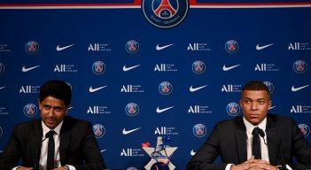 El delantero Kylian Mbappé seguirá una temporada más con el París SG para terminar su contrato.